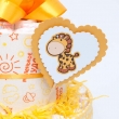 фото Яркий торт из памперсов и детской одежды "Жирафик"
